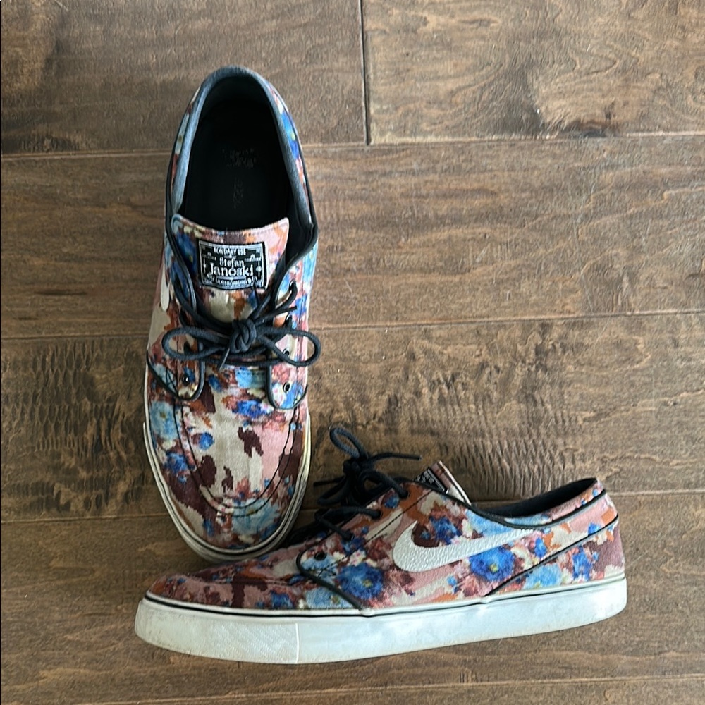Nike Floral Canvas Men's Janoski Skate shoes